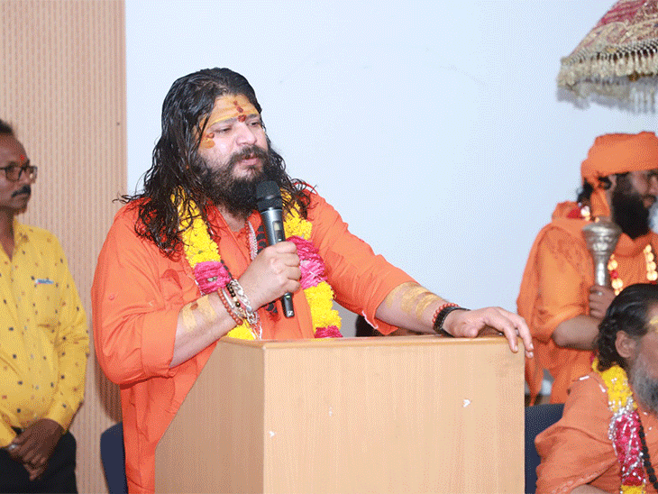 थानापति महंत बलराम महाराज को लाॅरेंस गैंग का गुर्गा बनकर फिरौती मांगने के मामले में निजी सचिव समेत 7 बदमाशों को गिरफ्तार किया गया है। - Dainik Bhaskar