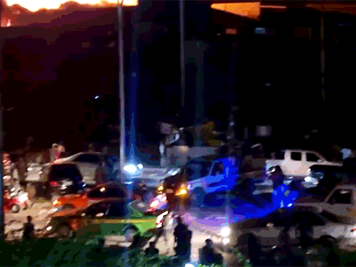 पापुआ न्यू गिनी के दूसरे सबसे बड़े शहर- लाए में भी कई जगहों पर आगजनी हुई।