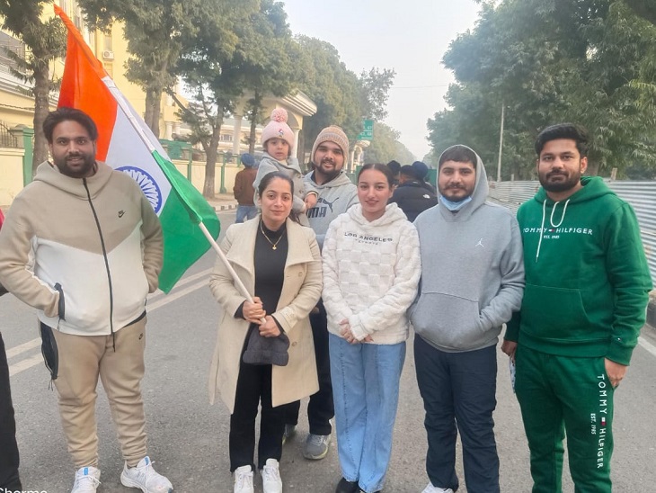 लुधियाना से पूरे परिवार के साथ मैच देखने पहुंचा व्यापारी परिवार।