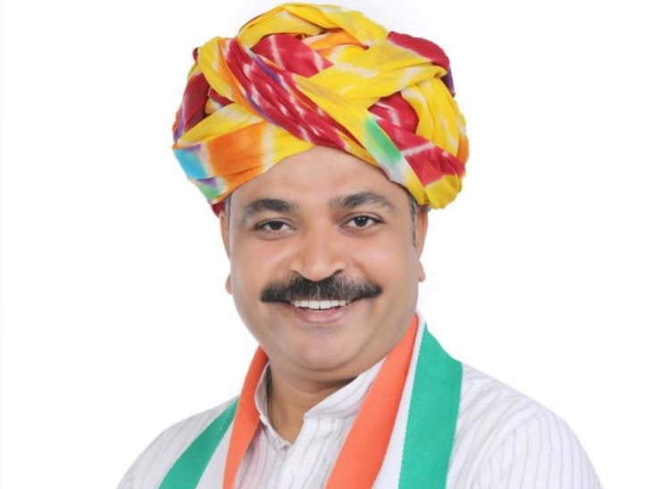 टीकाराम जूली अलवर ग्रामीण से विधायक हैं। गहलोत कैबिनेट में मंत्री भी रहे हैं।