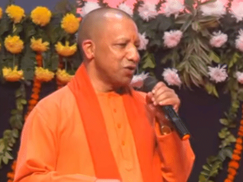 मुख्यमंत्री योगी आदित्यनाथ शुक्रवार को लखनऊ में राष्ट्रीय युवा दिवस पर युवाओं को संबोधित किया।