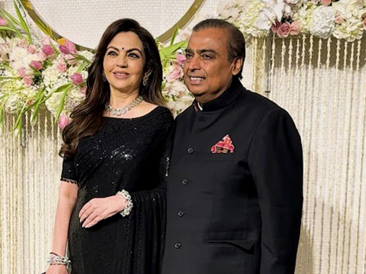 यह फंक्शन मुंबई के फेमस जियो वर्ल्ड सेंटर में देर रात तक हुआ। - Dainik Bhaskar