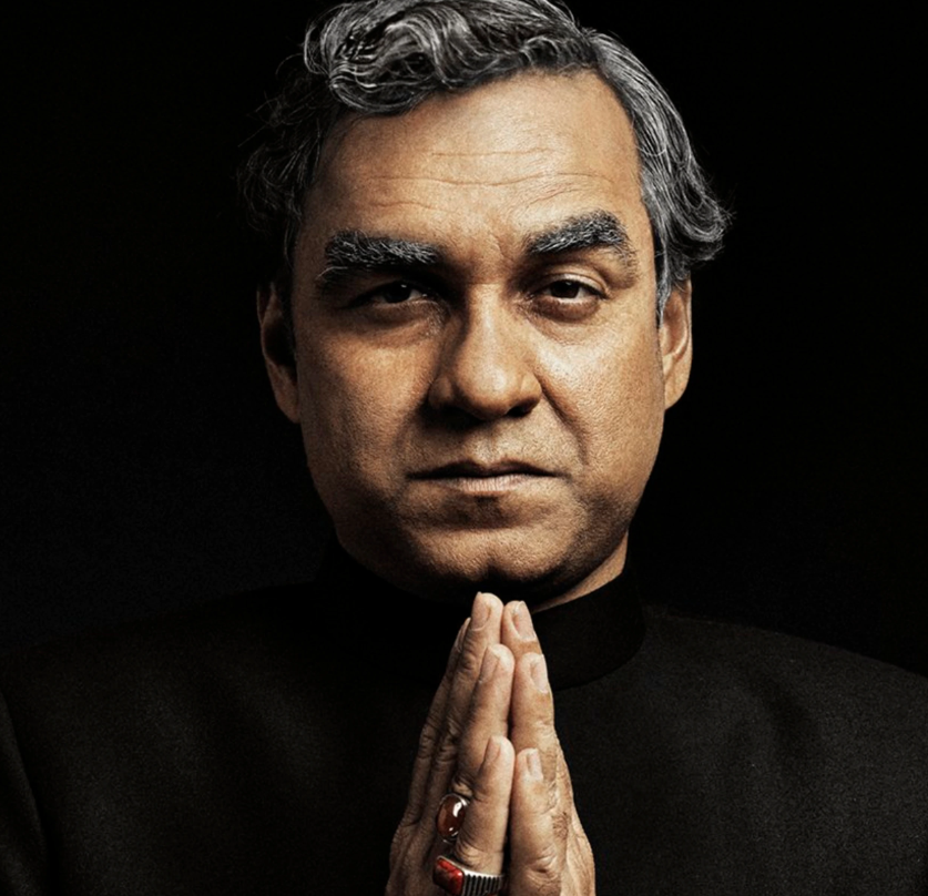 'मैं अटल हूं' की कहानी रवि जाधव ने लिखी है। इसे डायरेक्ट भी उन्होंने ही किया है। यह 19 जनवरी को रिलीज होगी।