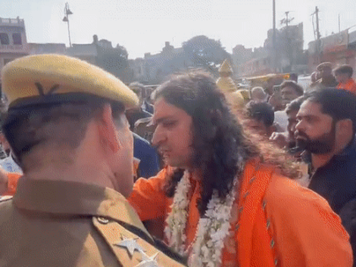 हवामहल विधानसभा सीट से जीत के बाद बीजेपी विधायक बालमुकुंदाचार्य ने खुले में मास बेचने का मुद्दा उठाया था।
