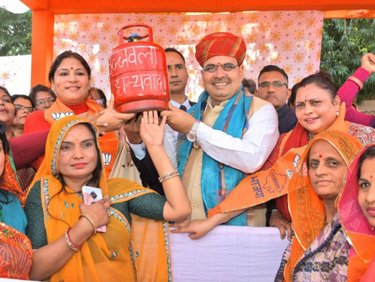 मुख्यमंत्री ने घोषणा पत्र के मुताबिक 450 रुपए में सिलेंडर देने का वादा निभाया है।