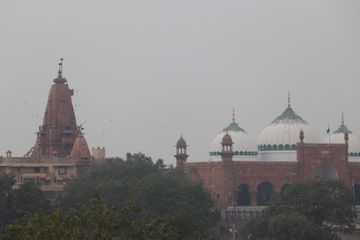 श्रीकृष्ण जन्मभूमि-शाही ईदगाह के 13.37 एकड़ जमीन पर विवाद है।