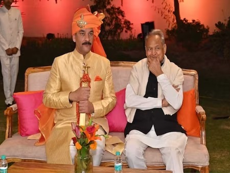 जूली को बड़े नेता के तौर पर खुद को स्थापित करने के लिए अशोक गहलोत और भंवर जितेंद्र सिंह के साये से बाहर निकलने की भी चुनौती रहेगी।