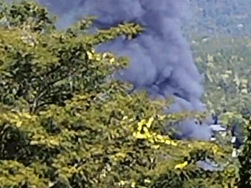 ये तस्वीर मोरह की है। उग्रवादियों ने कई जगहों पर बम दागे।