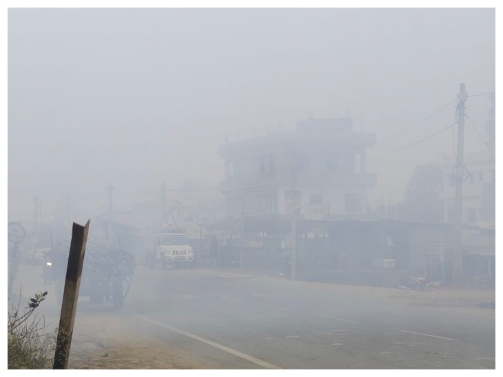 बक्सर में घना कोहरा छाया हुआ है।