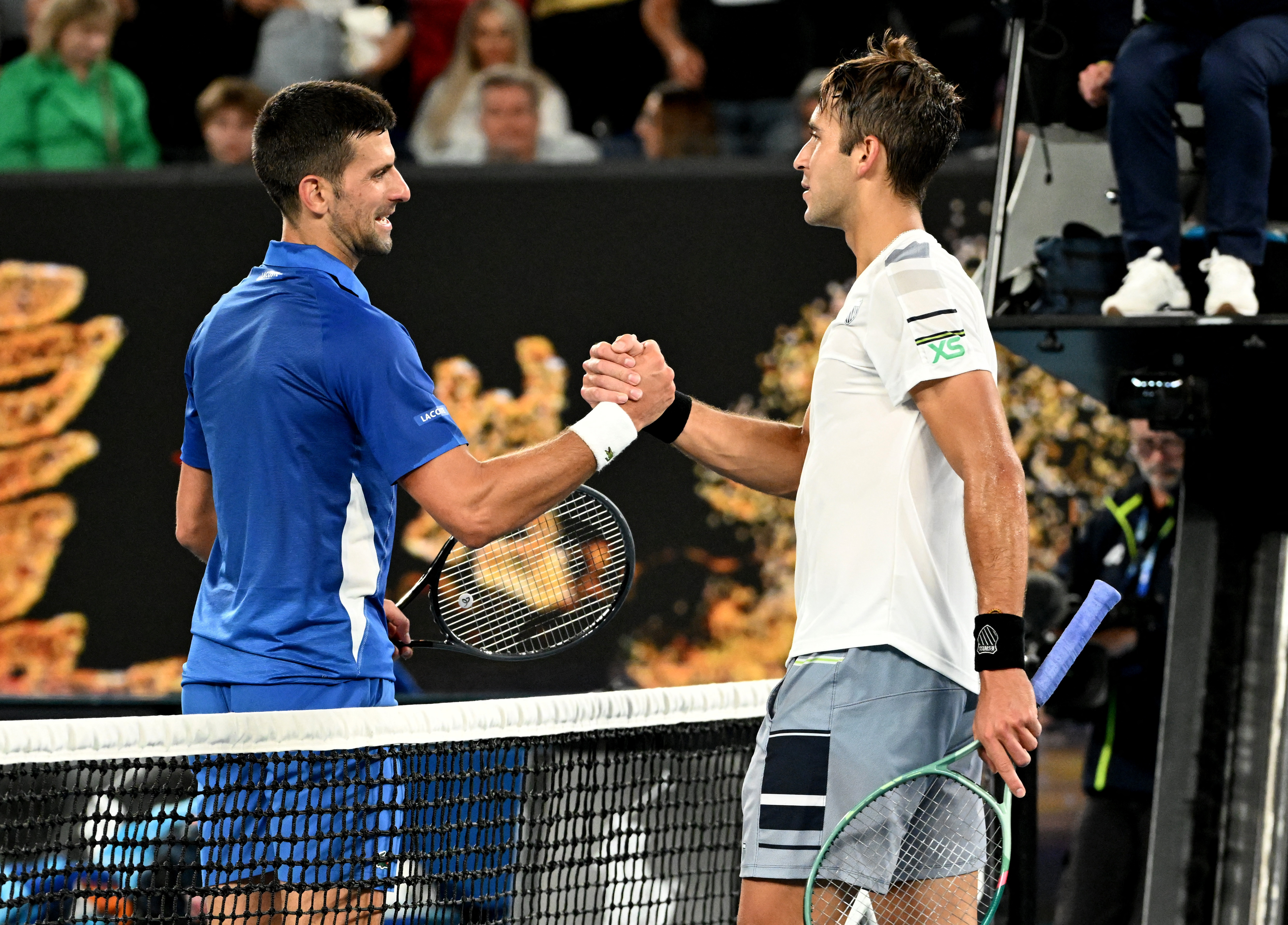 नोवाक जोकोविच ने टॉमस मार्टिन एचेवेरी 6-3, 6-3, 7-6 से हराया।