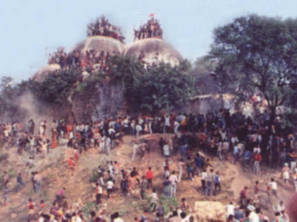 बाबरी मस्जिद।