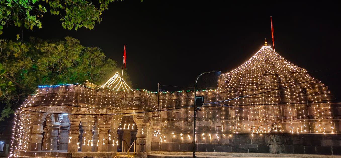 Ratlam decorated with saffron flag and colorful lights भगवा ध्वज व
