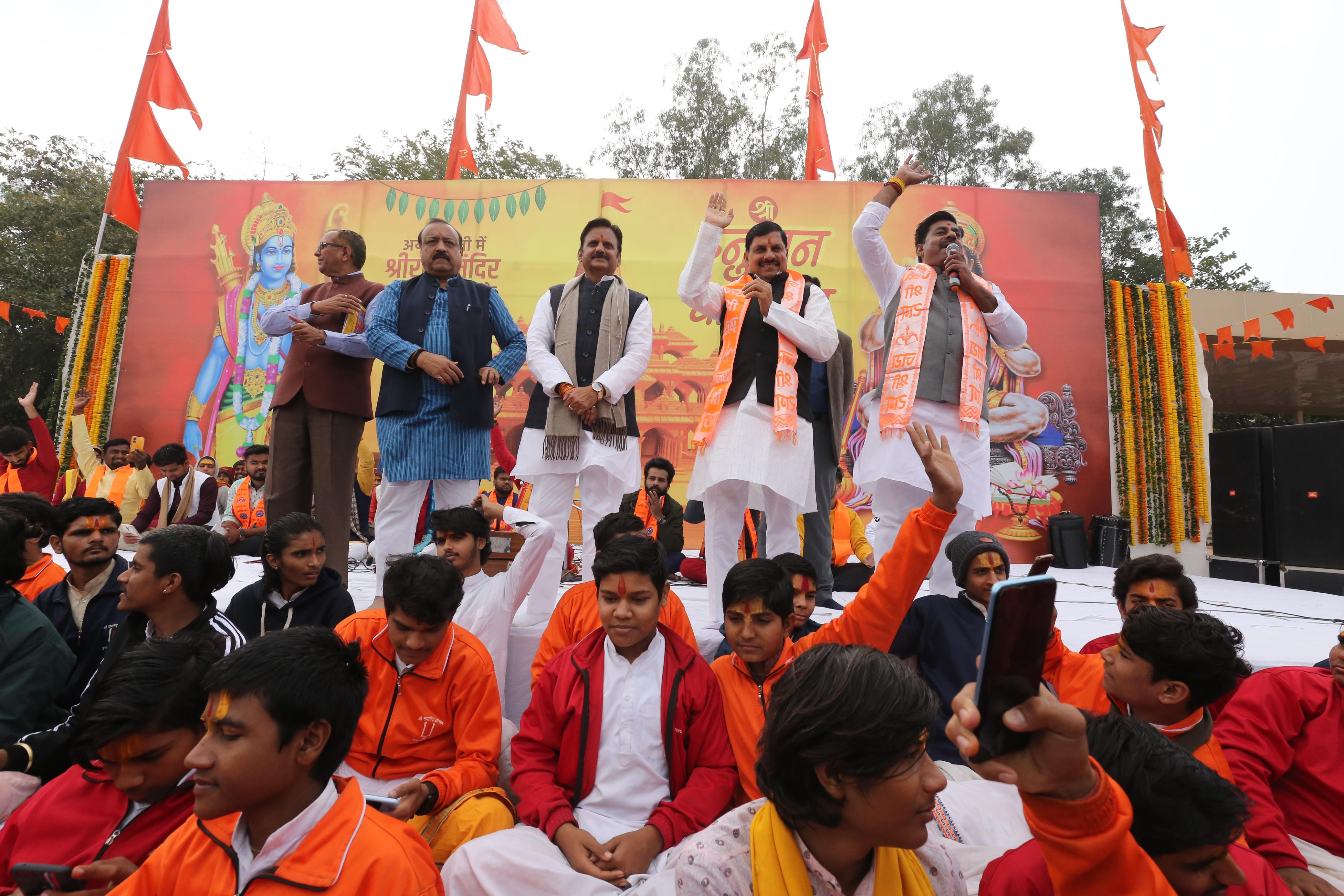 कार्यक्रम में बड़ी संख्या बच्चे भी शामिल हुए।