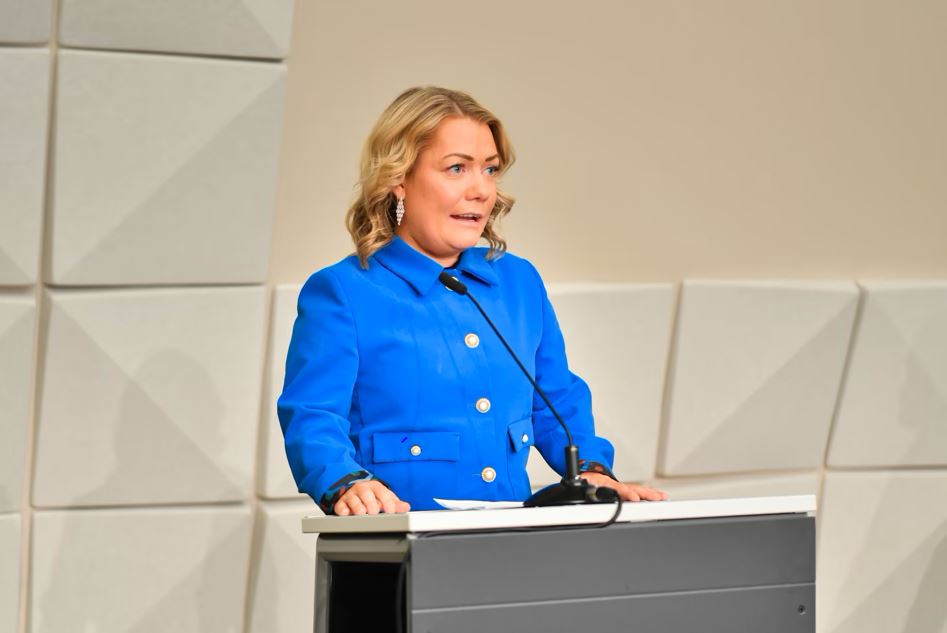 सैंड्रा बोर्च 2017 में पहली बार सांसद चुनी गई थीं।