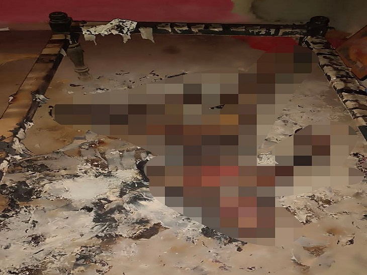 खाट पर सो रही वृद्ध महिला जिंदा जली। - Dainik Bhaskar