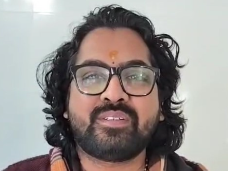 Video of young man playing flute on Ram Bhajan goes viral | राम भजन पर बांसुरी बजाते युवक का वीडियो वायरल: अयोध्या में भगवान राम के दर्शन करने पहुंचे हैं देवांग, तारक मेहता में कर चुके हैं काम