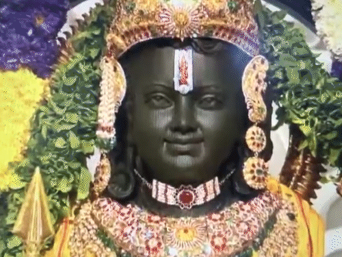 हाथ-पैर में कड़ा, कमर में करधनी; एक हाथ में सोने का धनुष, दूसरे में बाण|राम मंदिर विशेष,Ram Mandir - Dainik Bhaskar