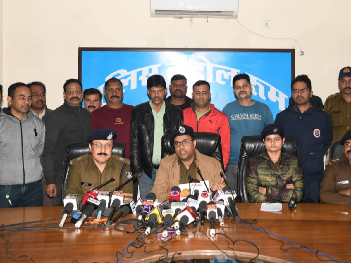 दो दिन पहले जबलपुर पुलिस ने गिरोह का पर्दाफाश किया था। प्रेस कॉन्फ्रेंस कर जानकारी दी थी।