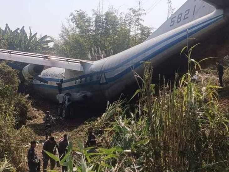 Myanmar Army Plane Crash Photos Update; Mizoram Lengpui Airport | म्यांमार का मिलिट्री एयरक्राफ्ट मिजोरम में रनवे पर फिसला: 8 सैनिक घायल; भारत भागकर आए सैनिकों को एयरलिफ्ट करने आया था