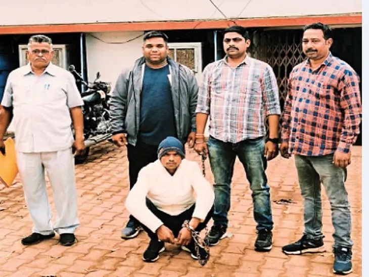 पुलिस की गिरफ्त ठगी का आरोपी - Dainik Bhaskar