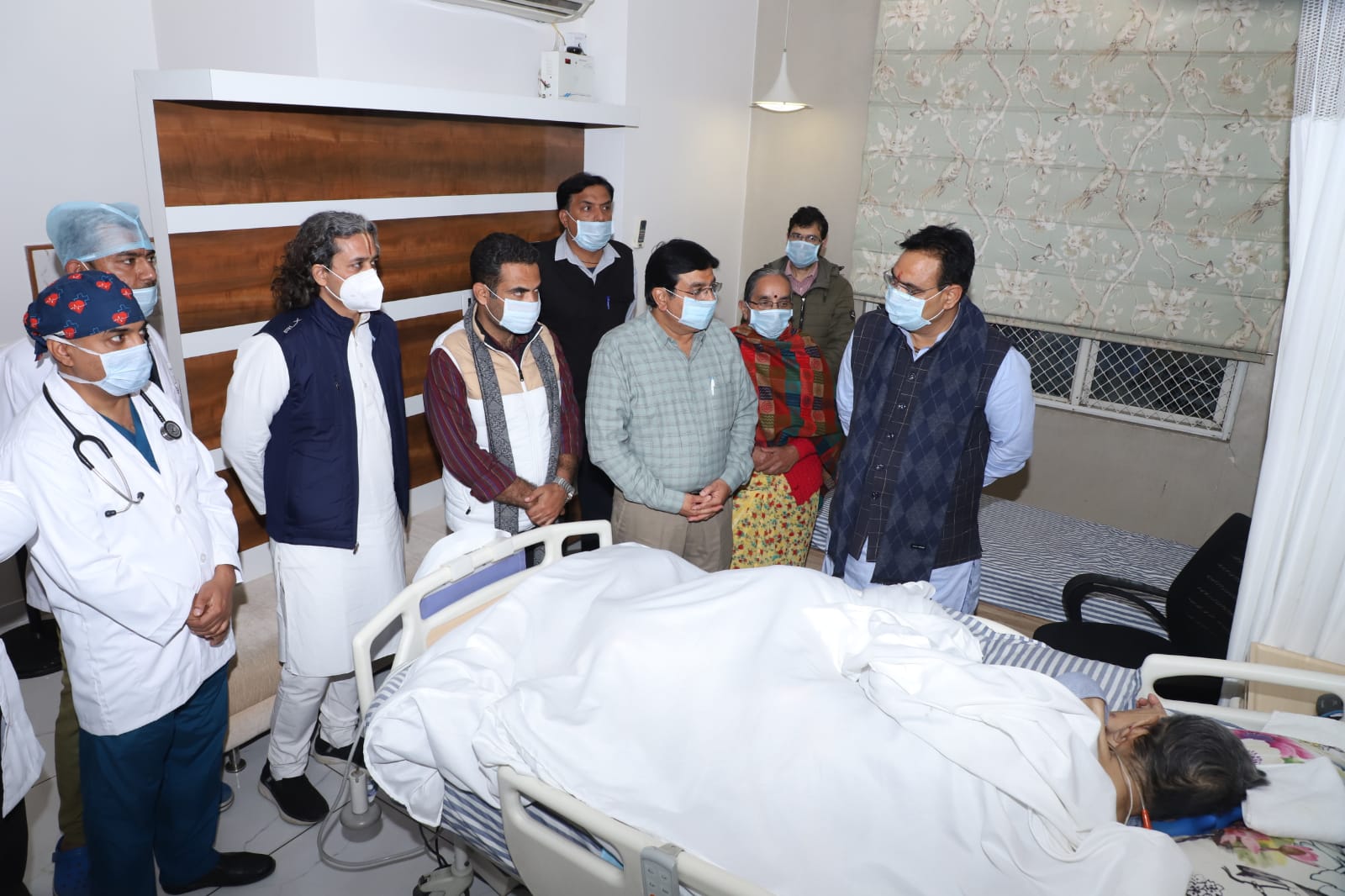 सीएम भजनलाल शर्मा ने 27 दिसंबर को अस्पताल पहुंचकर चिकित्सकों से हरिशंकर भाभड़ा के स्वास्थ्य को लेकर जानकारी ली थी।