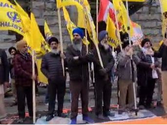 Canada Indian Embassy Khalistani Protest | PM Narendra Modi । CM Adityanath Yogi| khalistan Referendum update News | कनाडा में तीसरी बार तिरंगे का अपमान: खालिस्तानियों ने पैरों तले रौंदा; सिखों को गुमराह कर बोले- रेफरेंडम में बढ़-चढ़कर करें वोटिंग