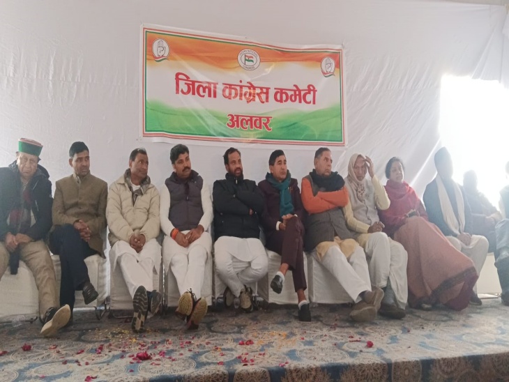 कांग्रेस नेताओं के साथ लोकसभा चुनाव को लेकर चर्चा की गई।