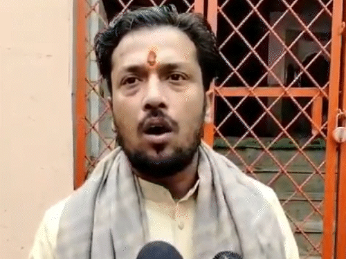 मंदिर के ट्रस्टी रोहित साहू का कहना है कि हमारी किसी से रंजिश नहीं है। पुलिस अपना काम कर रही है। हम विवाद में नहीं पड़ना चाहते हैं।