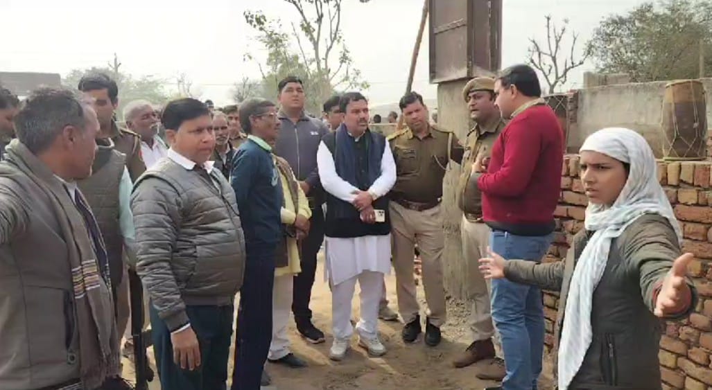 मामले की जांच के लिए पहुंची पुलिस।