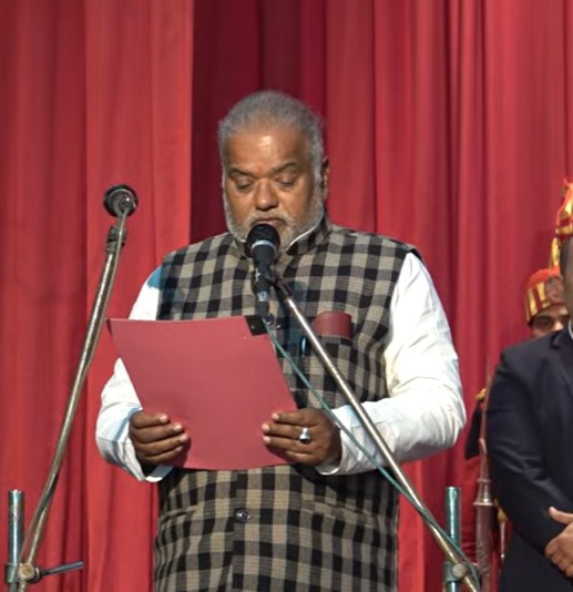 नालंदा से 7 बार जेडीयू विधायक श्रवण कुमार ने मंत्री पद की शपथ ली। श्रवण को नीतीश का करीबी माना जाता है।