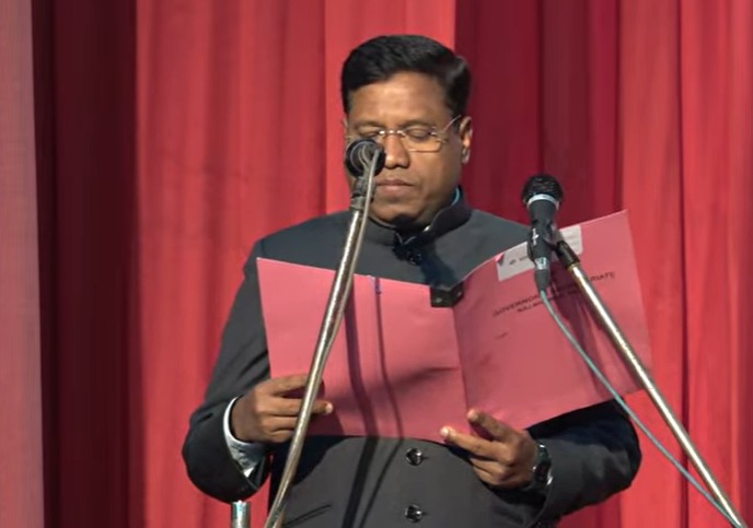 संतोष कुमार सुमन हिंदुस्तान अवाम मोर्चा के नेता जीतन राम मांझी के बेटे हैं।