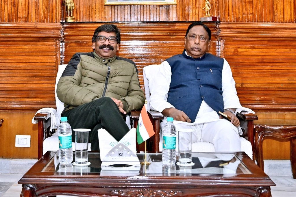 सीएम हेमंत सोरेन के सरकारी बंगले पर मंगलवार की शाम महागठबंधन के विधायकों की अहम बैठक हुई।