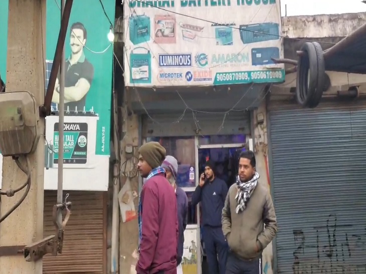 Gurugram Shop lock broken Battery and inverter stolen updates