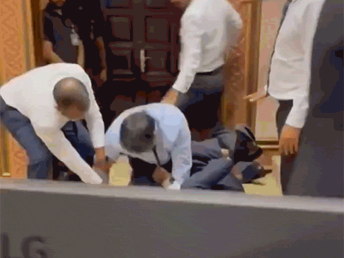 तस्वीर रविवार 28 जनवरी 2024 की है। मालदीव की संसद में विपक्ष और सत्ताधारी पार्टी के सांसद कैबिनेट मिनिस्टर्स के अप्रूवल को लेकर भिड़ गए थे।