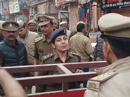 व्यास तहखाने में पूजा जारी रहेगी:हाईकोर्ट का रोक से इनकार, 6 फरवरी को अगली सुनवाई; 1700 से ज्यादा नमाजी ज्ञानवापी पहुंचे 2 काशी विश्वनाथ मंदिर के गेट नंबर 4 से सभी वाहनों के प्रवेश रोक दिया गयाा।