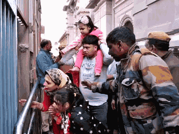 ज्ञापवापी के व्यास तहखाने में मूर्तियों का दर्शन करने लोग पहुंचने लगे हैं। यह फोटो गुरुवार की है।