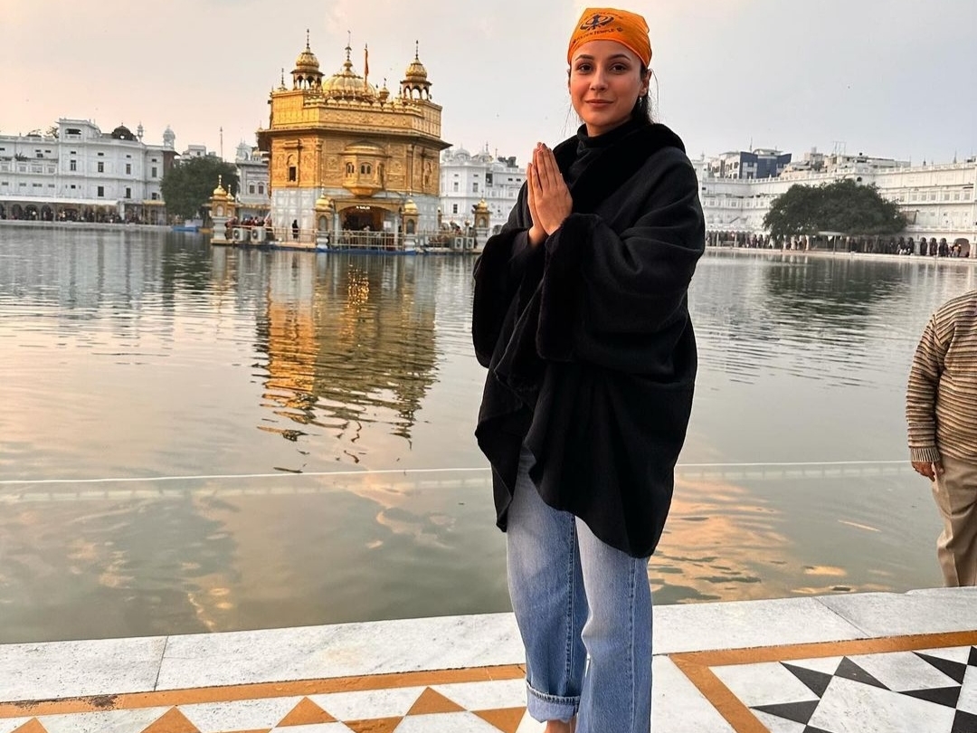 अभिनेत्री शहनाज गिल ने अमृतसर में स्वर्ण मंदिर का दौरा किया और प्रार्थना की। - Dainik Bhaskar