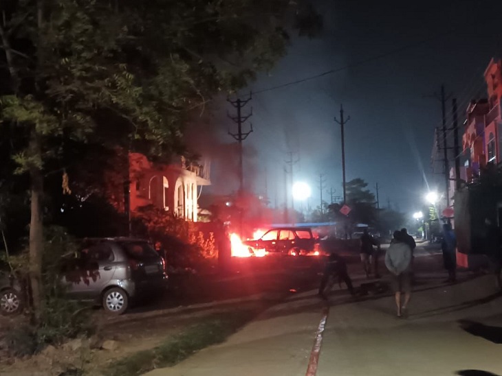 टाटा सफारी में लगी आग - Dainik Bhaskar