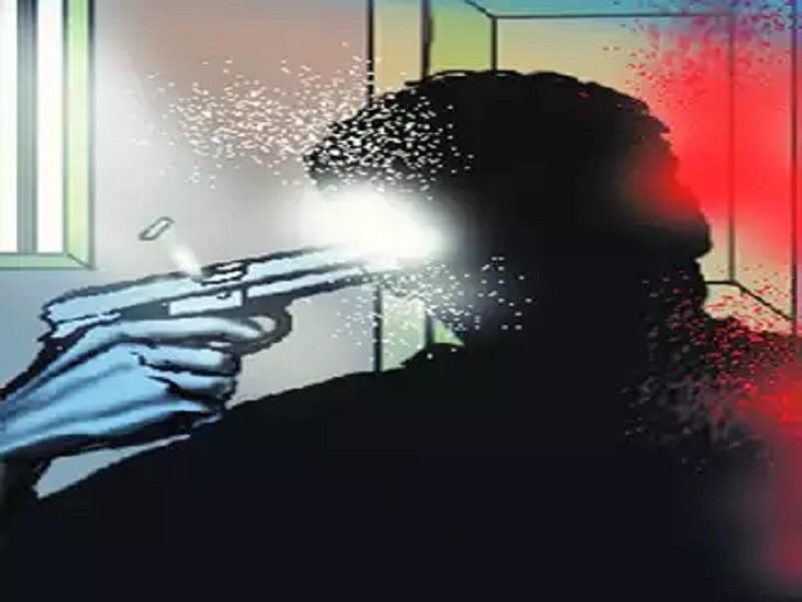 रविवार सुबह सुभाष ने अपनी रिवाल्वर से खुद को गोली मार ली। प्रतीकात्मक फोटो। - Dainik Bhaskar