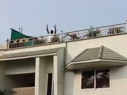 IT छापे के दौरान योग करते दिखे थे अमरजीत भगत