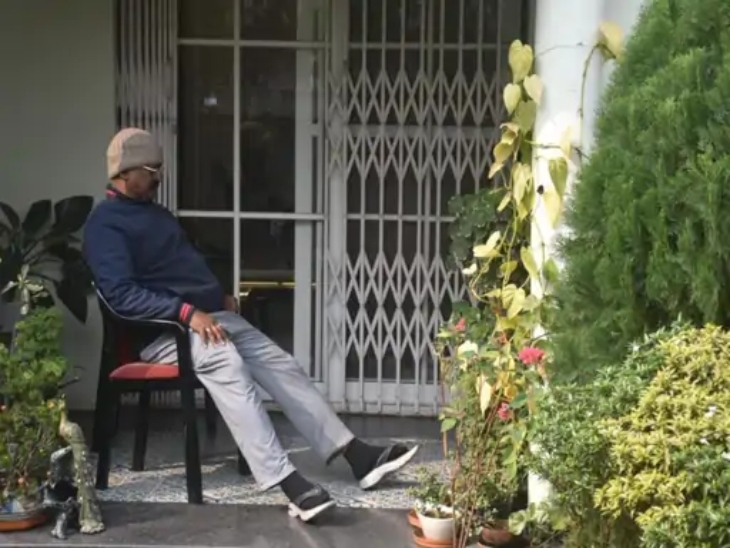 छापे के बाद अमरजीत भगत की तबीयत भी बिगड़ गई थी।