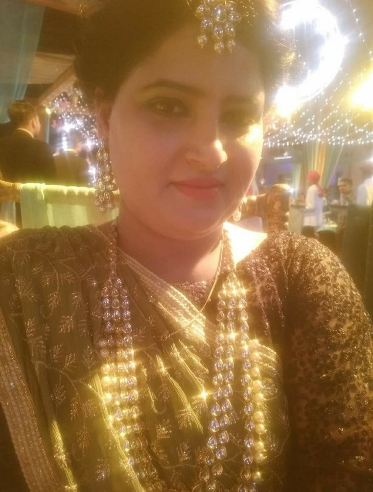 अनु कौशिश अपनी लाइफ स्टाइल को लेकर काफी चर्चा में रही है। वह अक्सर महंगी ज्वैलरी पहनकर पार्टियों में शामिल होती थी।