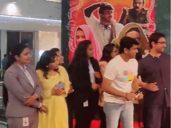 डीबी मॉल में डांस करते आमिर खान, किरण राव और अन्य कलाकार। - Dainik Bhaskar