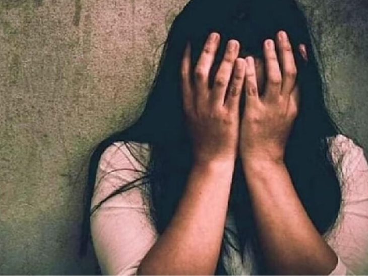 पीड़ित महिला पश्चिम बंगाल के दार्जीलिंग की रहने वाली है। वह फोन कॉल के जरिए आरोपी के संपर्क में आई थी।