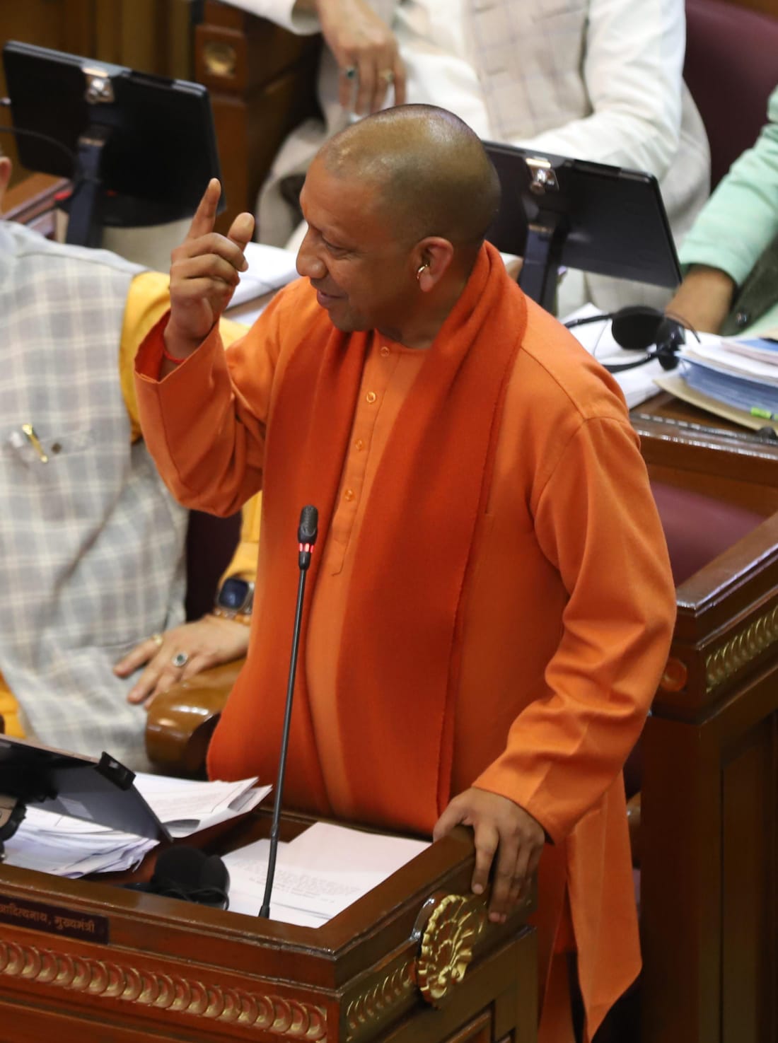 योगी बोले-PDA में और लोग है, लेकिन चच्चू यानी शिवपाल यादव नहीं।