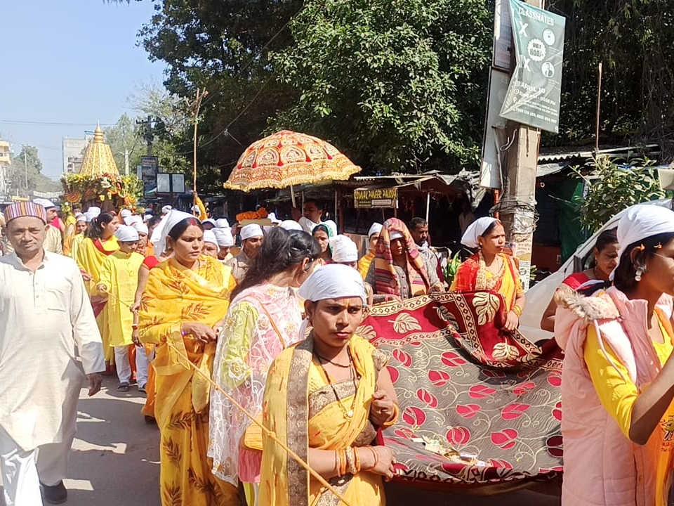 Hundreds of devotees participated in Sai Baba Rath Yatra | साईं बाबा रथ ...