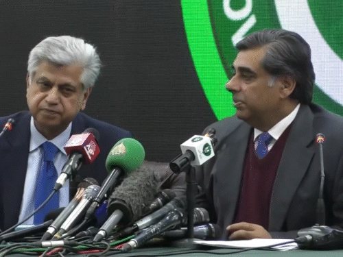 पाकिस्तान की केयरटेकर सरकार के 2 मंत्रियों ने चुनाव को लेकर प्रेस कॉन्फ्रेंस की।