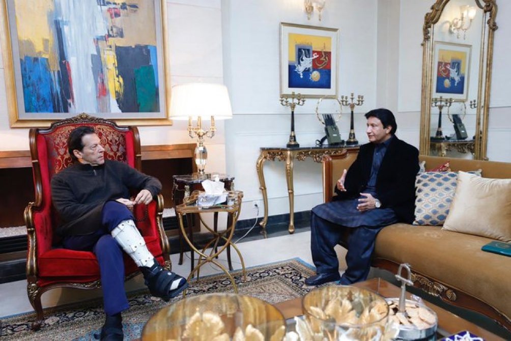 इमरान खान के साथ चौधरी अदनान। (फाइल)