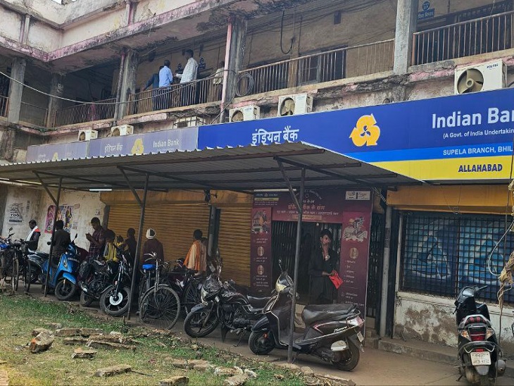 इंडियन बैंक और उसके सामने बने फाउंटेन की ग्रिल चोरी