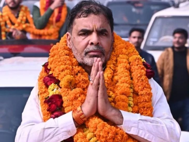 UWW ने अगस्त-2023 में WFI को समय पर चुनाव न होने के कारण सस्पेंड किया था। फिर संजय सिंह CWC चैंपियन अनीता को 33 वोट से हराकर WFI के अध्यक्ष बने, लेकिन केंद्रीय खेल मंत्रालय ने नई बॉडी को सस्पेंड कर दिया। - Dainik Bhaskar